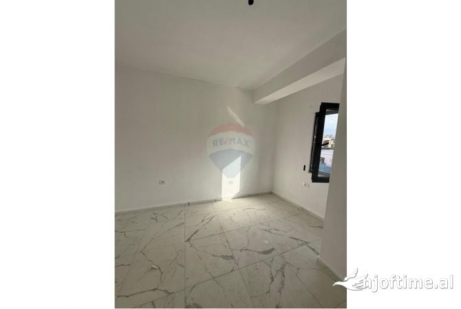 Shtepi ne shitje Apartament ne Tirane, 2+1, Mobilimi Bosh, pa mobiluar, Pagesa 165,000  Euro.