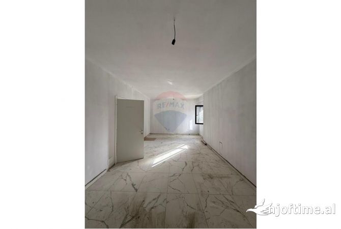 Shtepi ne shitje Apartament ne Tirane, 2+1, Mobilimi Bosh, pa mobiluar, Pagesa 165,000  Euro.