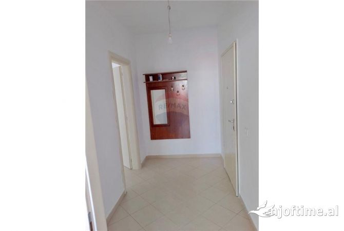 Shtepi ne shitje Apartament ne Tirane, 2+1, Mobilimi E mobiluar, Pagesa 118,000  Euro.