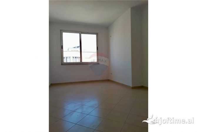 Shtepi ne shitje Apartament ne Tirane, 2+1, Mobilimi E mobiluar, Pagesa 118,000  Euro.