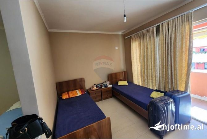Shtepi ne shitje Apartament ne Tirane, 2+1, Mobilimi E mobiluar, Pagesa 100,000  Euro.