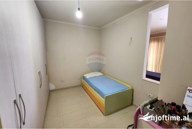 Shtepi ne shitje Apartament ne Tirane, 2+1, Mobilimi E mobiluar, Pagesa 100,000  Euro.