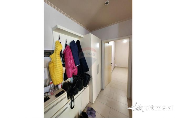 Shtepi ne shitje Apartament ne Tirane, 2+1, Mobilimi E mobiluar, Pagesa 100,000  Euro.