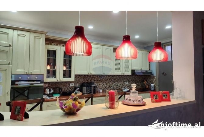 Shtepi me qera 2+1 ne Tirane - 800 Euro