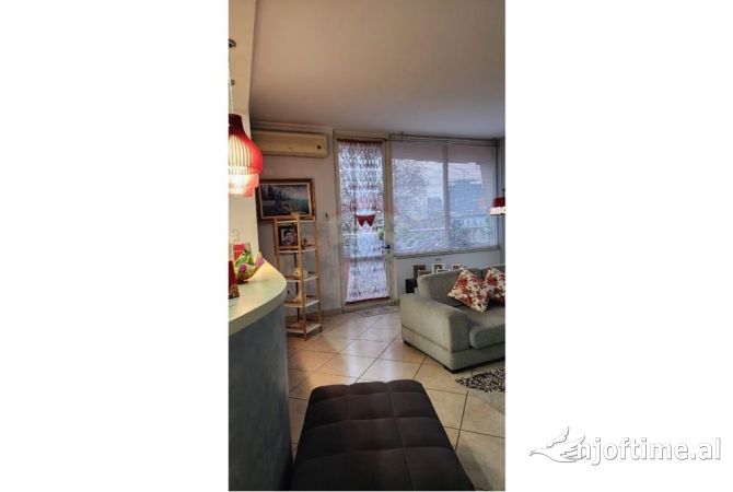 Shtepi me qera Apartament ne Tirane, 2+1, Mobilimi E mobiluar, Pagesa 800  Euro.