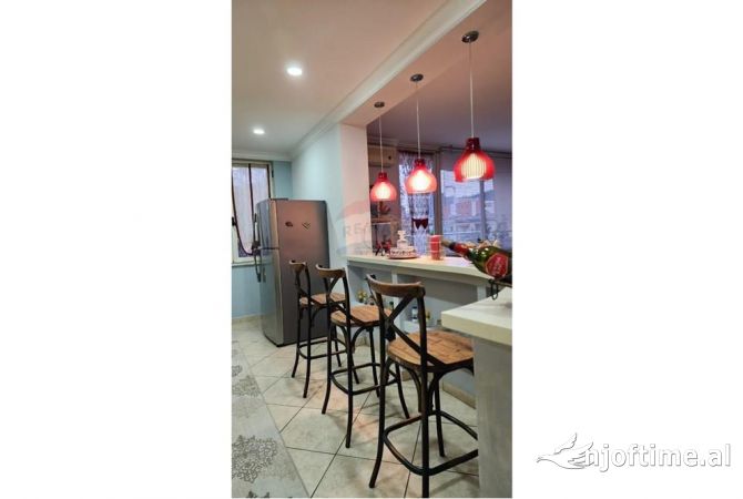 Shtepi me qera Apartament ne Tirane, 2+1, Mobilimi E mobiluar, Pagesa 800  Euro.