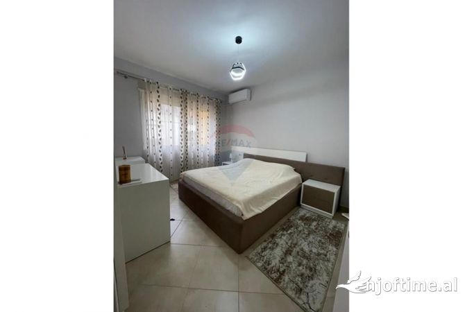 Shtepi me qera Apartament ne Tirane, 2+1, Mobilimi E mobiluar, Pagesa 700  Euro.