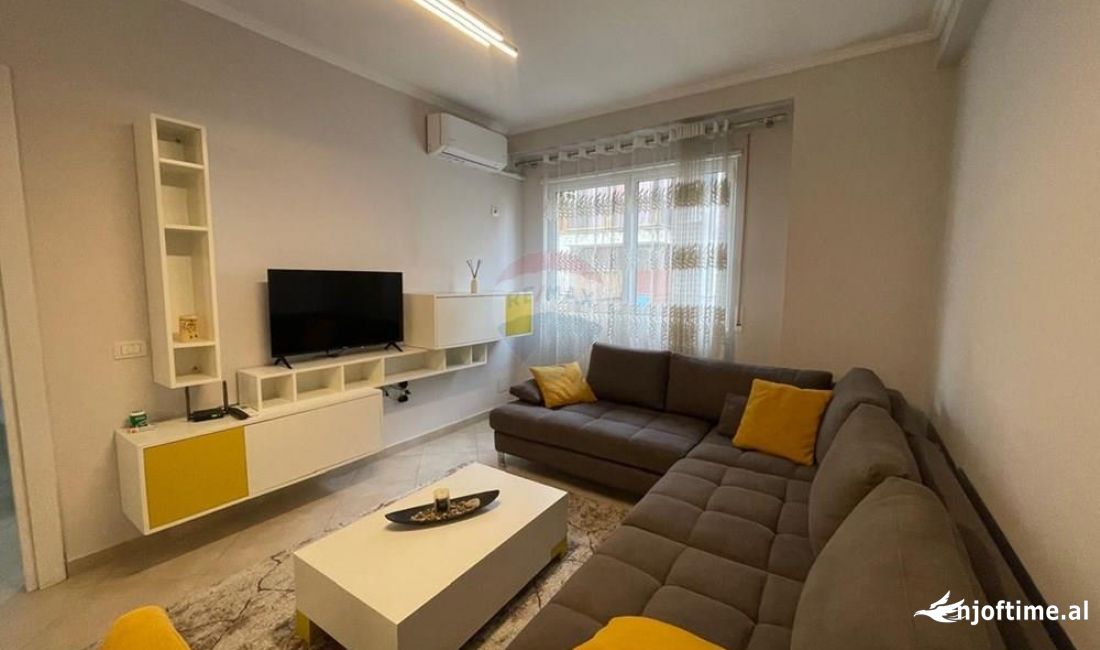 Shtepi me qera Apartament ne Tirane, 2+1, Mobilimi E mobiluar, Pagesa 700  Euro.