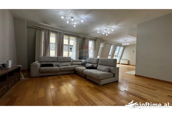 Shtepi me qera 3+1 ne Tirane - 2,200 Euro