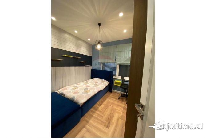 Shtepi me qera Vila Luksoze ne Tirane, 4+1, Mobilimi E mobiluar, Pagesa 2,200  Euro.