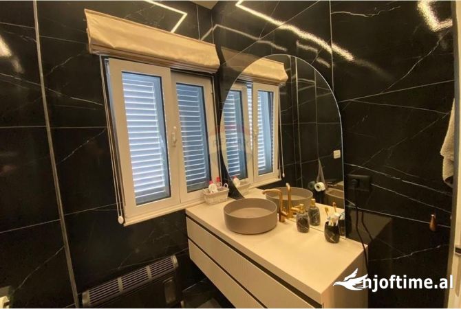 Shtepi me qera Vila Luksoze ne Tirane, 4+1, Mobilimi E mobiluar, Pagesa 2,200  Euro.