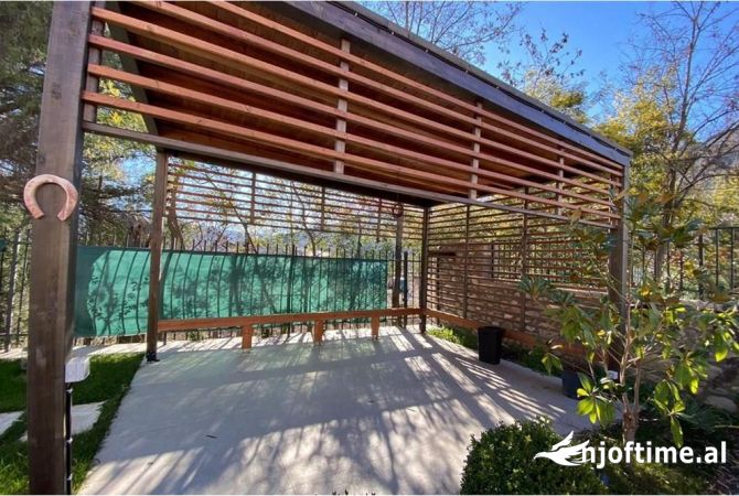 Shtepi me qera Vila Luksoze ne Tirane, 4+1, Mobilimi E mobiluar, Pagesa 2,200  Euro.