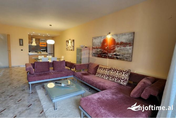 Shtepi me qera 2+1 ne Tirane - 780 Euro