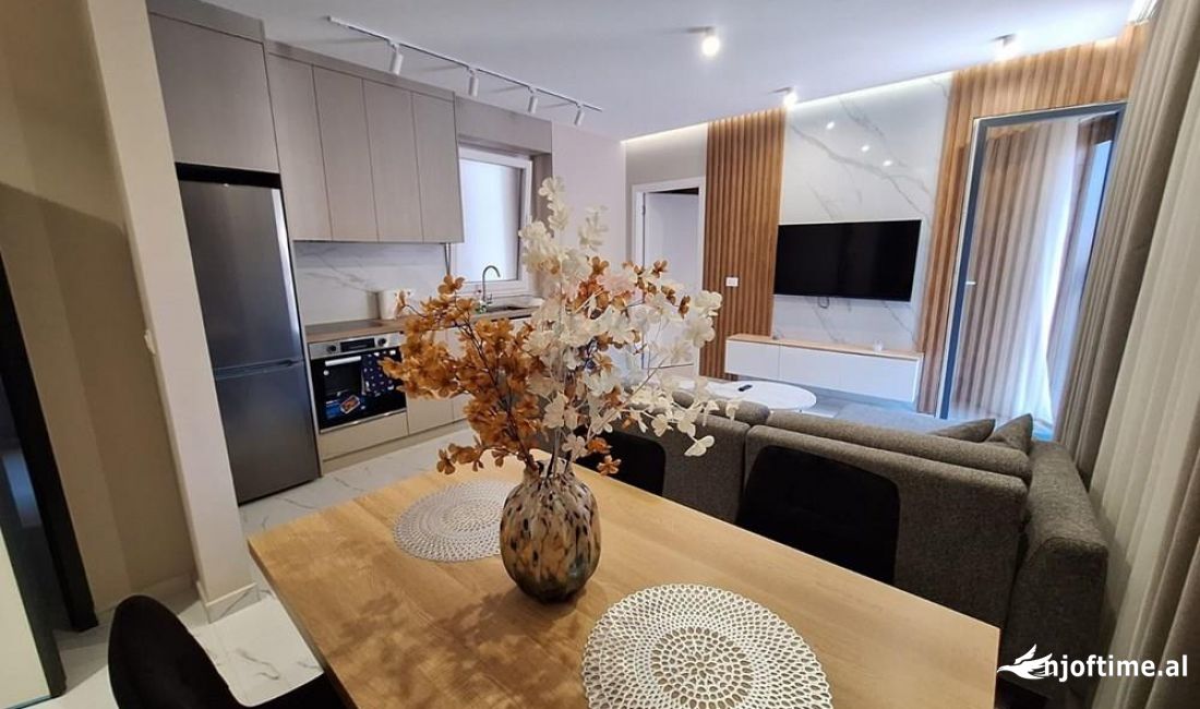 Shtepi me qera Apartament ne Tirane, 2+1, Mobilimi E mobiluar, Pagesa 800  Euro.