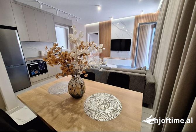 Shtepi me qera Apartament ne Tirane, 2+1, Mobilimi E mobiluar, Pagesa 800  Euro.