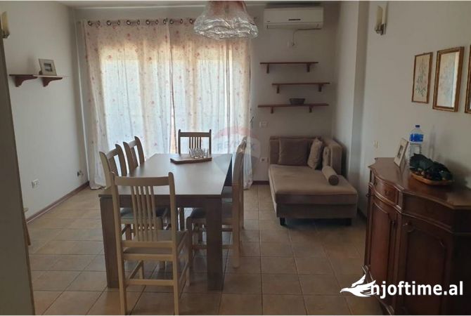 Shtepi me qera Duplex(shtepi me 2 kate) ne Tirane, 3+1, Mobilimi E mobiluar, Pagesa 1,000  Euro.