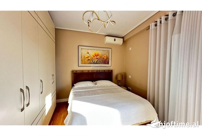 Shtepi me qera Apartament ne Tirane, 2+1, Mobilimi E mobiluar, Pagesa 1,200  Euro.