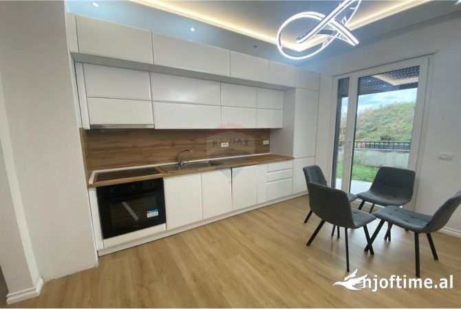 Shtepi me qera 2+1 ne Tirane - 1,100 Euro