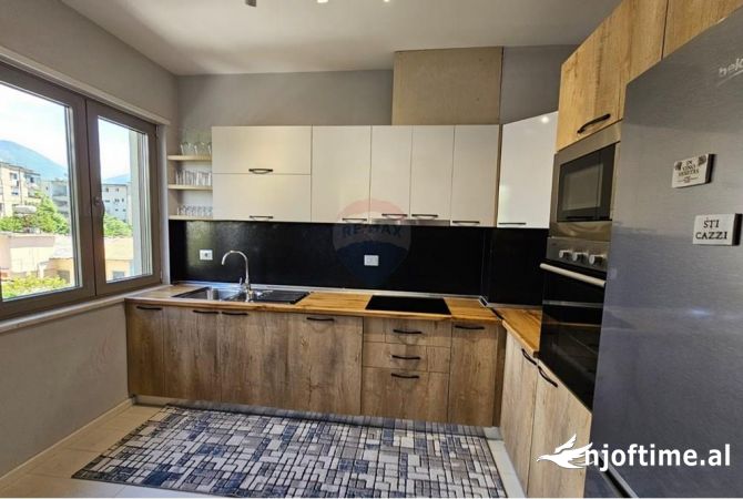 Shtepi me qera Apartament ne Tirane, 2+1, Mobilimi E mobiluar, Pagesa 600  Euro.