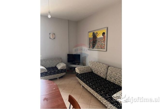 Shtepi me qera Apartament ne Tirane, 1+1, Mobilimi E mobiluar, Pagesa 500  Euro.