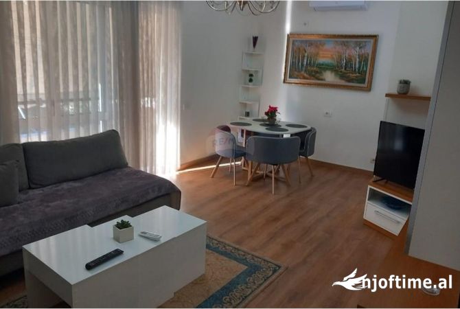 Shtepi me qera 2+1 ne Tirane - 650 Euro