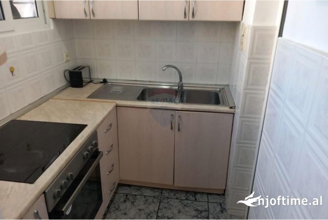 Shtepi me qera Apartament ne Tirane, 2+1, Mobilimi E mobiluar, Pagesa 650  Euro.