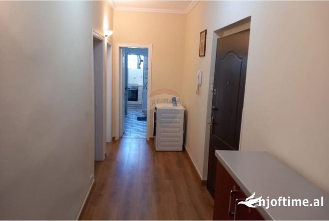 Shtepi me qera Apartament ne Tirane, 2+1, Mobilimi E mobiluar, Pagesa 650  Euro.