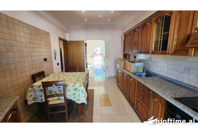 Shtepi me qera 2+1 ne Tirane - 1,500 Euro
