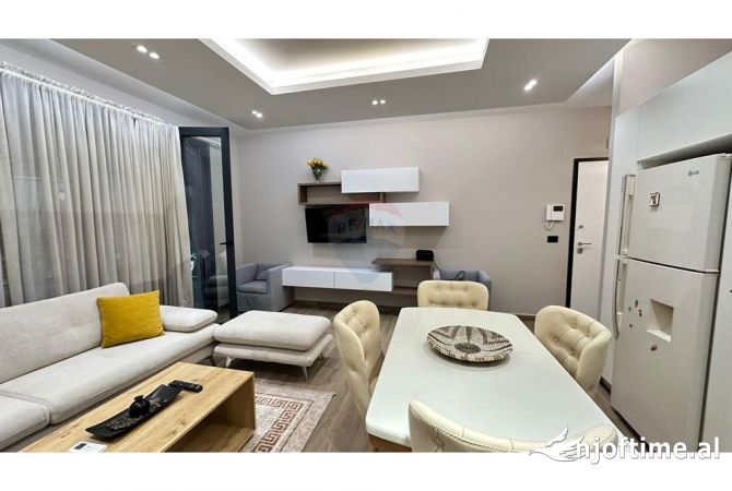 Shtepi me qera 2+1 ne Tirane - 1,700 Euro