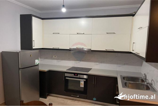 Shtepi ne shitje Apartament ne Tirane, 2+1, Mobilimi E mobiluar, Pagesa 140,000  Euro.
