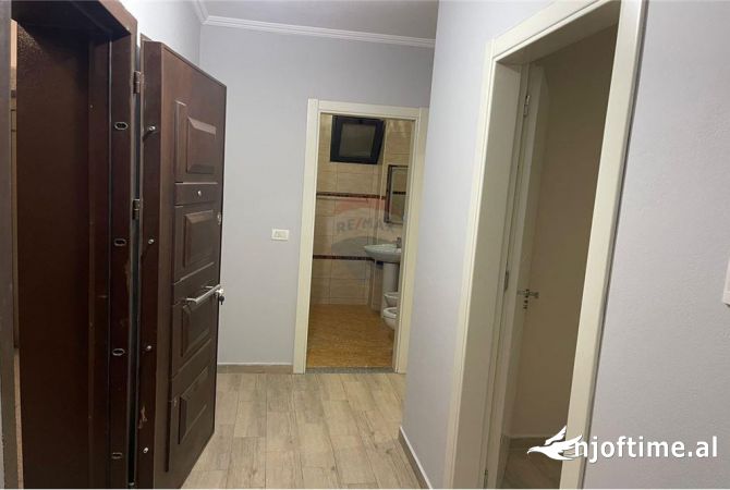 Shtepi ne shitje Apartament ne Tirane, 2+1, Mobilimi E mobiluar, Pagesa 140,000  Euro.