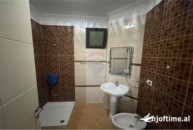 Shtepi ne shitje Apartament ne Tirane, 2+1, Mobilimi E mobiluar, Pagesa 140,000  Euro.