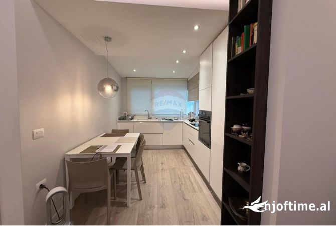 Shtepi me qera Apartament ne Tirane, 2+1, Mobilimi E mobiluar, Pagesa 1,200  Euro.