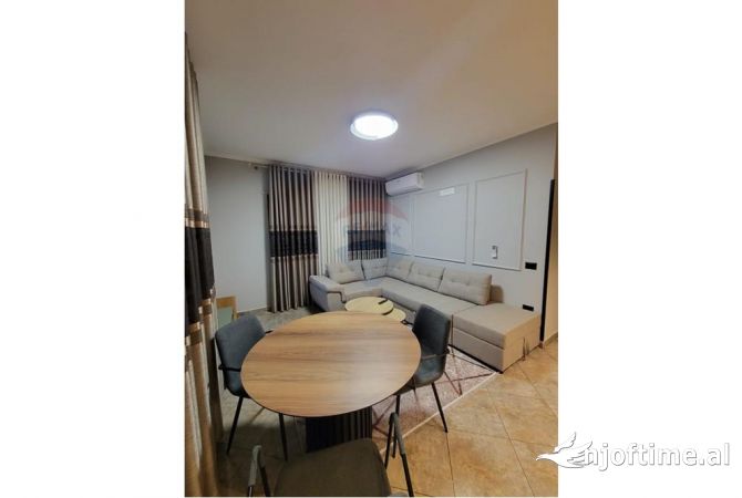 Shtepi me qera Apartament ne Tirane, 2+1, Mobilimi E mobiluar, Pagesa 480  Euro.