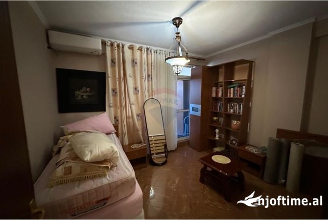 Shtepi me qera Apartament ne Tirane, 2+1, Mobilimi E mobiluar, Pagesa 80,000  Leke.