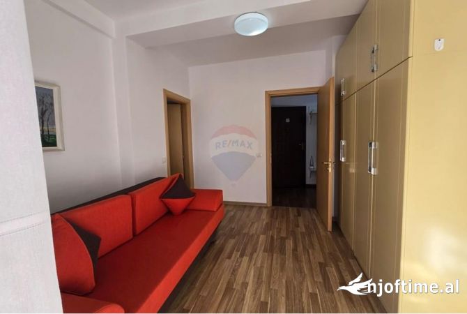 Shtepi me qera Apartament ne Tirane, 3+1, Mobilimi E mobiluar, Pagesa 1,000  Euro.
