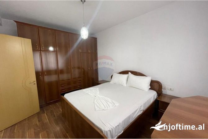 Shtepi me qera Apartament ne Tirane, 3+1, Mobilimi E mobiluar, Pagesa 800  Euro.