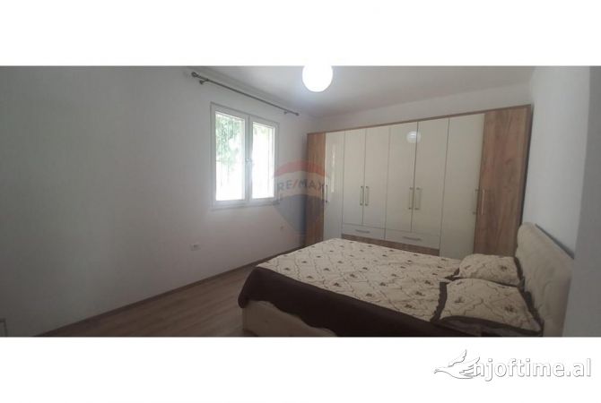 Shtepi me qera Shtepi Private ne Tirane, 3+1, Mobilimi E mobiluar, Pagesa 700  Euro.