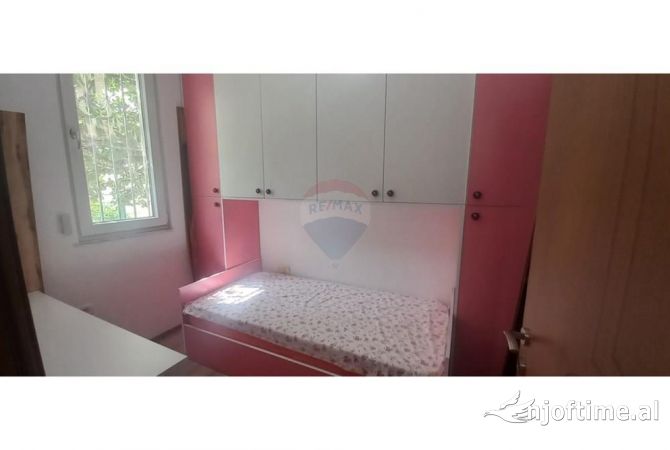 Shtepi me qera Shtepi Private ne Tirane, 3+1, Mobilimi E mobiluar, Pagesa 700  Euro.