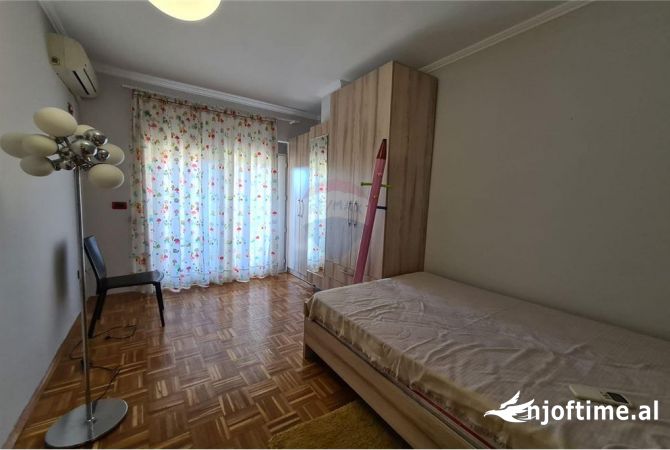 Shtepi me qera Apartament ne Tirane, 2+1, Mobilimi E mobiluar, Pagesa 600  Euro.