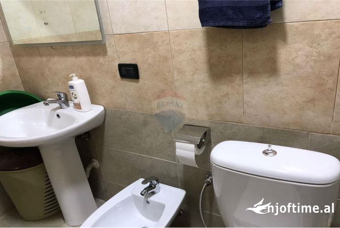 Shtepi me qera Apartament ne Tirane, 2+1, Mobilimi E mobiluar, Pagesa 750  Euro.