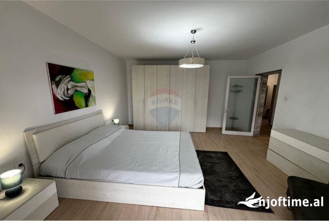 Shtepi me qera Apartament ne Tirane, 2+1, Mobilimi E mobiluar, Pagesa 880  Euro.