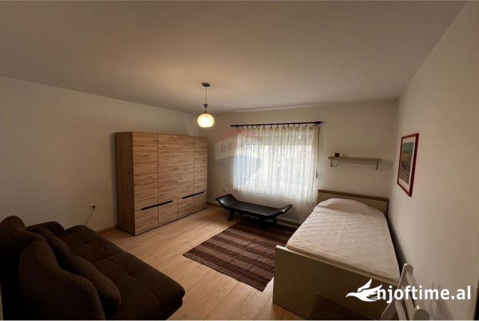 Shtepi me qera Apartament ne Tirane, 2+1, Mobilimi E mobiluar, Pagesa 880  Euro.