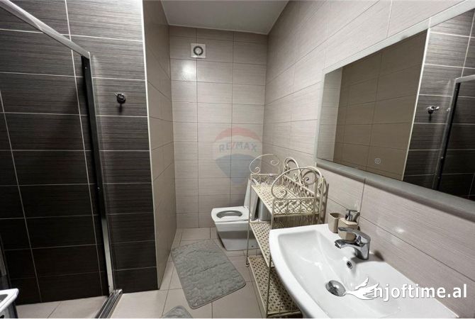 Shtepi me qera Apartament ne Tirane, 2+1, Mobilimi E mobiluar, Pagesa 880  Euro.
