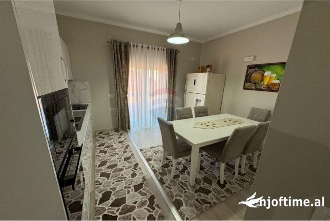 Shtepi me qera Apartament ne Tirane, 2+1, Mobilimi E mobiluar, Pagesa 600  Euro.