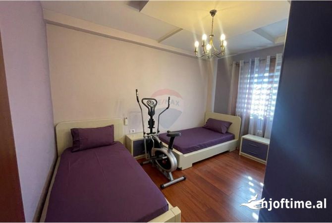Shtepi me qera Apartament ne Tirane, 2+1, Mobilimi E mobiluar, Pagesa 900  Euro.