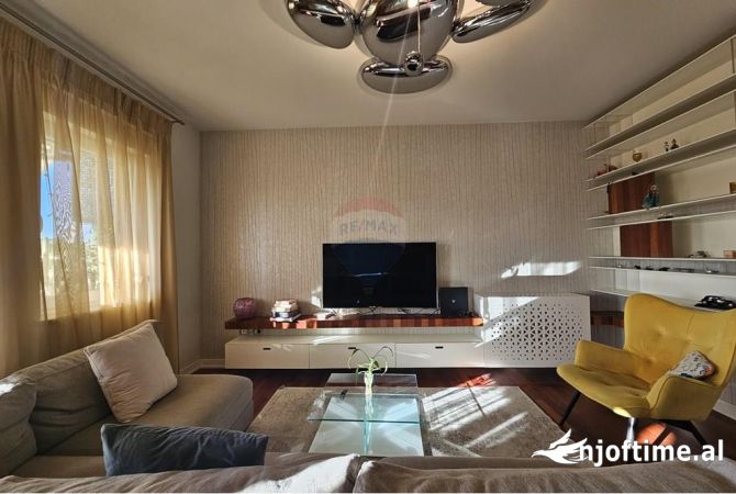 Shtepi me qera 2+1 ne Tirane - 1,200 Euro