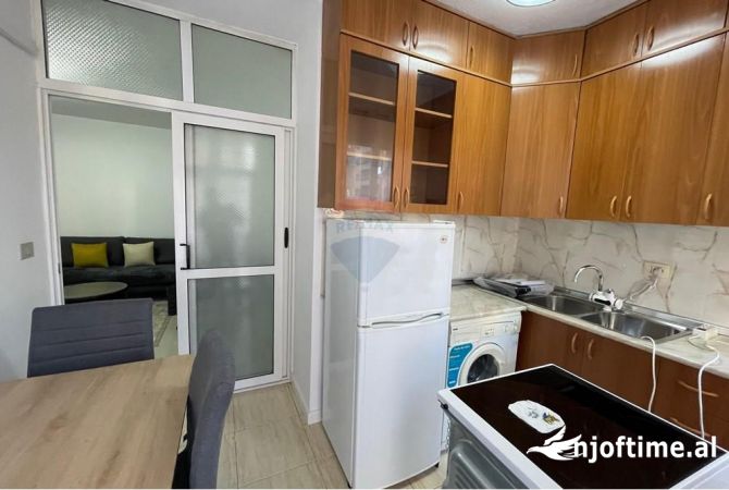Shtepi me qera Apartament ne Tirane, 1+1, Mobilimi E mobiluar, Pagesa 650  Euro.