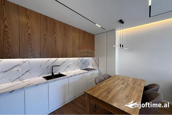 Shtepi me qera 2+1 ne Tirane - 1,300 Euro