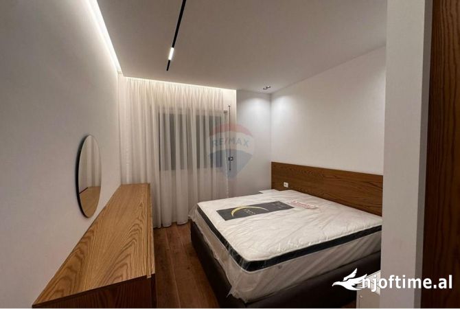 Shtepi me qera Apartament ne Tirane, 2+1, Mobilimi E mobiluar, Pagesa 1,300  Euro.